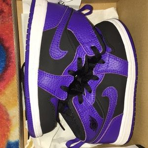 Jordan 1 MID toddler shoes